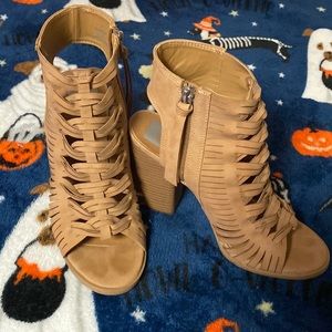 Tan 4 inch heeled sandal